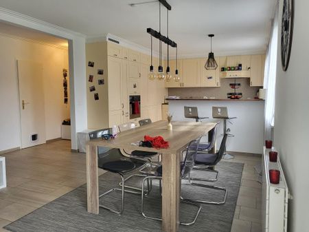 QUARTIER TRES CALME ET FAMILIAL où la campagne s'invite aux abords des localités - Foto 3