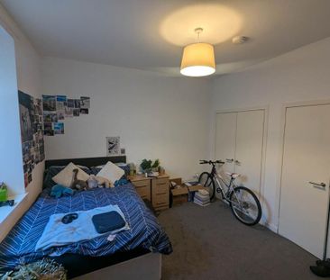 3 bedroom flat to rent - Photo 3