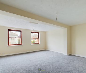 Victoria Road South, Farriers Court, PO5 - Photo 1