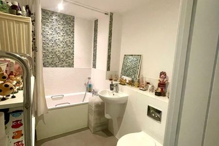 Fire Fly Avenue, SWINDON - Photo 5