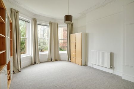 2 Bed Flat - Photo 3