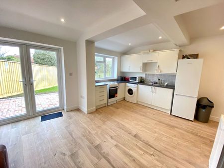 Fourth Avenue, Horfield - Photo 3