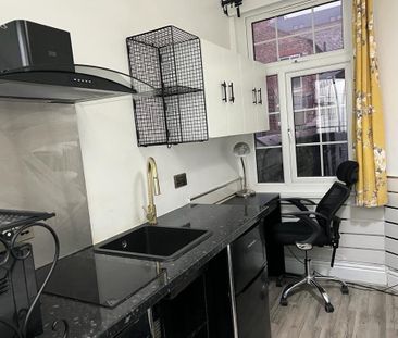 Studio Flat, Victoria Park, M14 - Photo 2