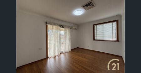 5 BEDROOM FAMILY HOME IN A PRIME LOCATION! - Photo 4