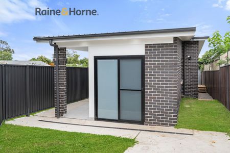 Amazing Near New Granny Flat! - Photo 4