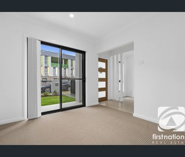 Modern 3 Bedroom Townhouse in Oran Park - Photo 2