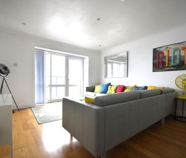 2 bedroom flat to rent - Photo 2