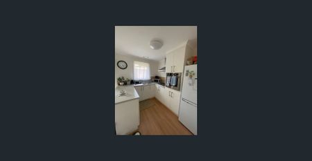 Well presented two bedroom unit - Photo 3