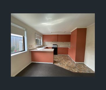 LOW MAINTENANCE LIVING IN PRIME LOCATION! - Photo 4
