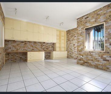 SPACIOUS FAMILY HOME IN A PEACEFUL LOCATION - Photo 2