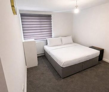 4 bedroom terraced house to rent - Photo 5