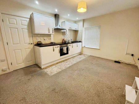 2 bedroom flat to rent - Photo 2