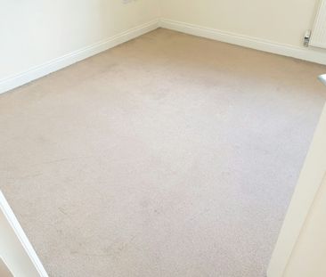 Flat to rent on - Photo 1