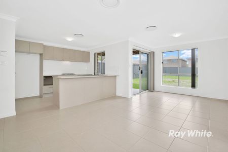 Neat and tidy Family Home with a Large Backyard - Photo 2