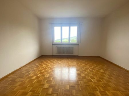 Appartement de 4 pièces avec grand balcon et vue dégagée - Photo 3