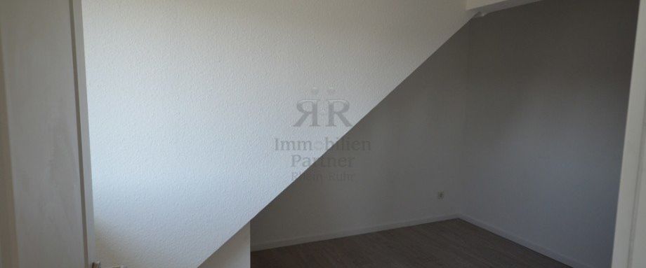 Helle frisch renovierte 3-Raumwohnung im DG in energetisch saniertem Haus! - Photo 1