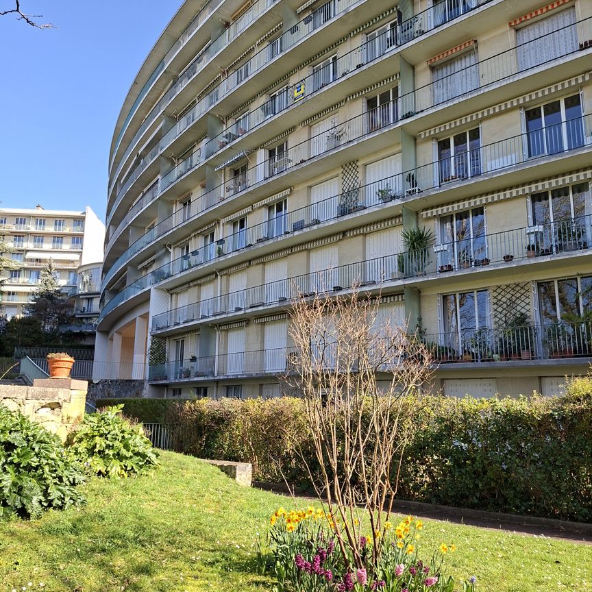 Location Appartement 3 pièces 83m² ST GERMAIN EN LAYE 78100 - Photo 1