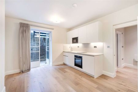 A spacious, self-contained studio apartment in a coveted South Kensington location. - Photo 2