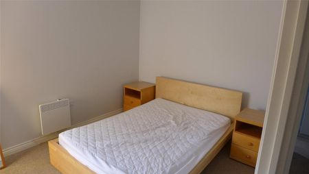 2 bedroom maisonette to rent - Photo 2