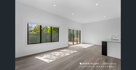 Modern Brand-New Townhouse – Convenient & Private! - Photo 3