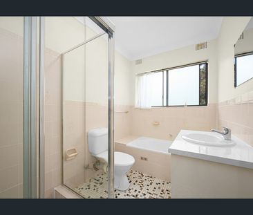 Quality two bedroom apartment in central locale - Photo 6