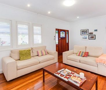 Sleek Contemporary Family Home - Photo 4