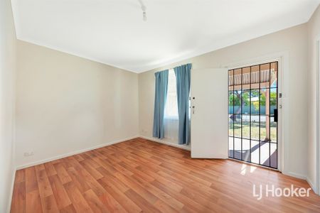 Three Bedroom Family Home - Photo 2