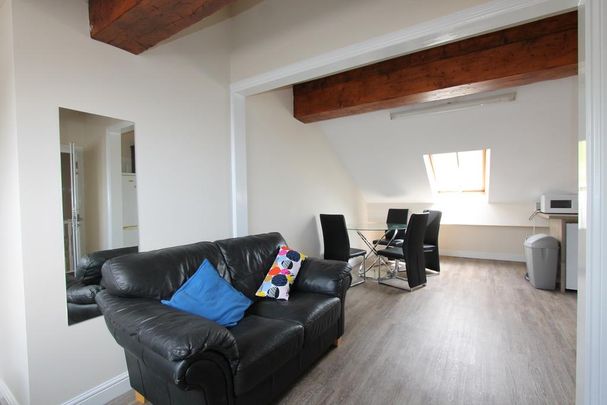 4 bedroom flat to rent - Photo 1