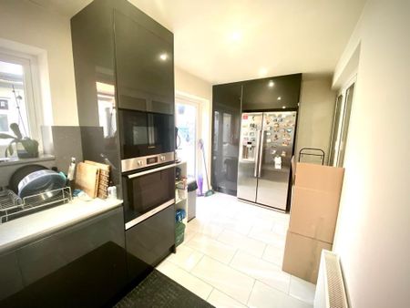 3 bedroom terraced house to rent - Photo 4