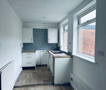 3 bedroom terraced house to rent - Photo 6