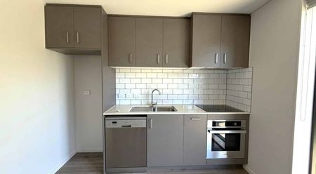 GLENN INNES, 1 BEDROOM - Photo 2