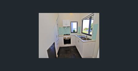 Stylish & Modern Entertainer - Photo 4