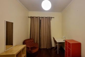 Quarto a rapariga Lisboa no centro de Alvalade