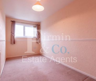 3 bedroom end of terrace house to rent - Photo 2