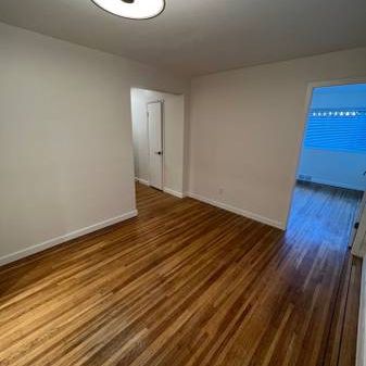 RENOVATED BRIGHT BIG 3 BED 1 BATH - Photo 1