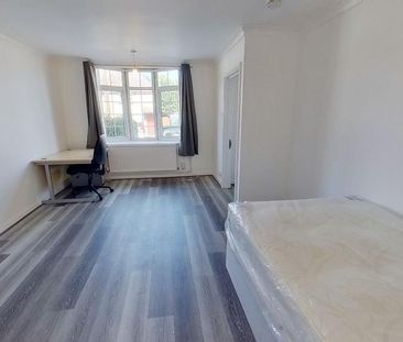 5 bedroom semi-detached house to rent - Photo 3