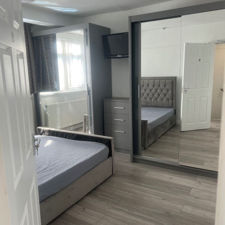 1 bedroom in a house share to rent - Photo 1