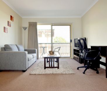 BREAK LEASE :: SELF CONTAINED APARTMENT - GLADSTONE CBD - Photo 5