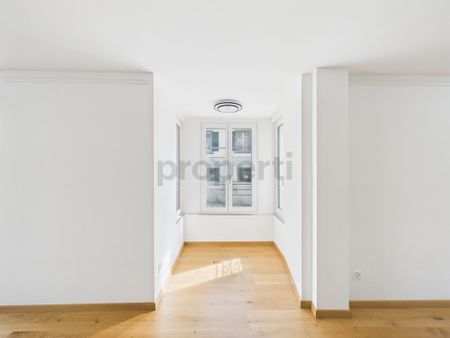 Hochwertig renovierte 2.5- Zimmerwohnung in historischem Haus - Photo 3