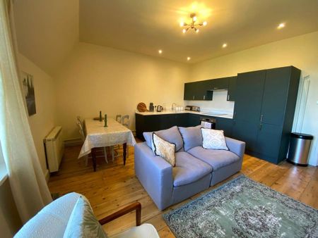 3 bedroom apartment to rent - Photo 2