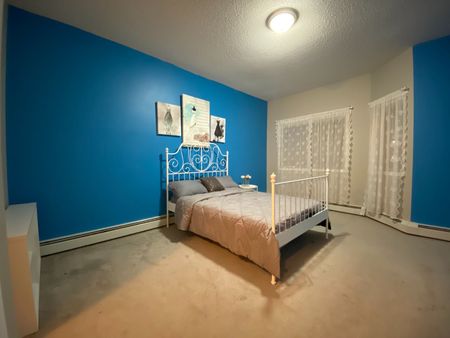 Furnished 2 Bed + 2 Bath - Photo 5