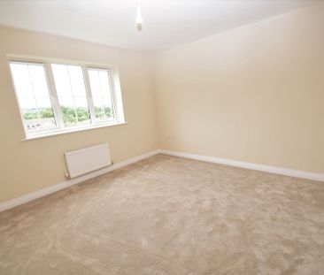 2 bedroom mid terraced house to rent - Photo 3