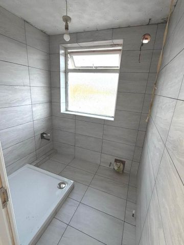 4 bedroom semi-detached house to rent - Photo 2