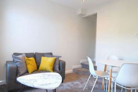 2 bed Mid Terraced House for Rent - Photo 2