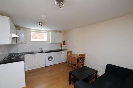1 bedroom flat to rent - Photo 3