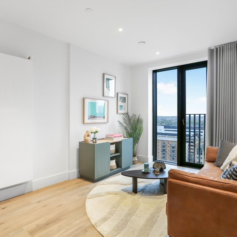 Live at Vertus’ newest Canary Wharf address: fully furnished studios with a gym, Pilates studio, co-working spaces and, lounges for modern living. - Photo 1