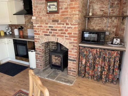 2 bedroom maisonette to rent - Photo 4