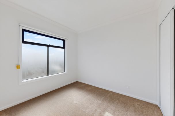 7 Fen Walk, Point Cook VIC 3030 - House For Rent | Domain - Photo 1