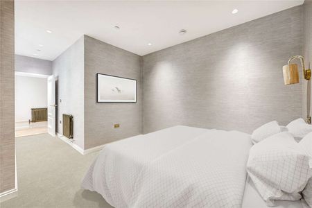 A modern two bedroom duplex flat situated in central London. - Photo 2