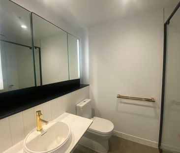 Immaculate Unfurnished apartment in the heart of city - Photo 4